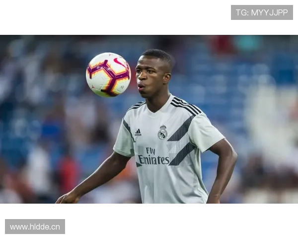 维尼修斯比赛风格与舆论形象的争议解析