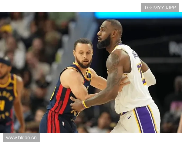 勒布朗挡拆拉开空间，对比库里得分效率差异