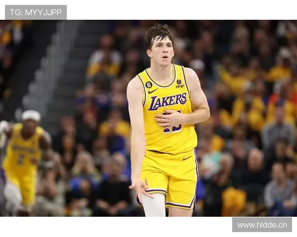 奥斯汀·里夫斯挡拆制造错位提升三分命中率明显拉开队内差距